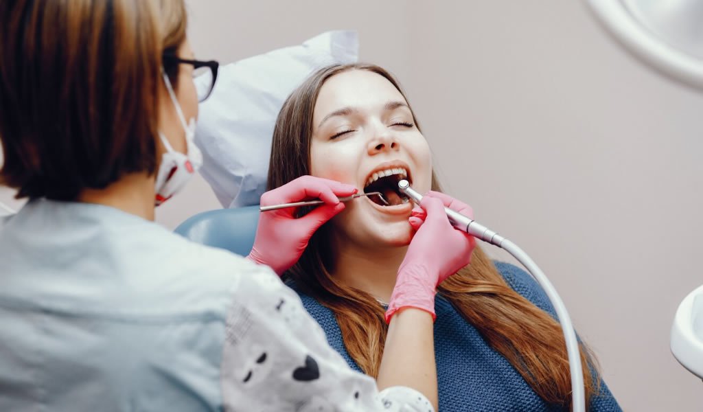 ¿Cómo prevenir la enfermedad de las encías?