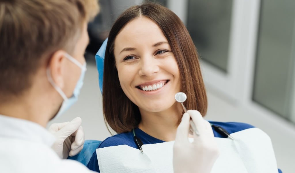 Blanqueamiento dental: profesional frente a casero